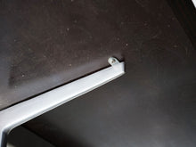 画像をギャラリービューアに読み込む, Arne Jacobsen(アルネ・ヤコブセン)のテーブル モデル3515裏面