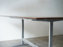 画像をギャラリービューアに読み込む, Arne Jacobsen(アルネ・ヤコブセン)のテーブル モデル3515