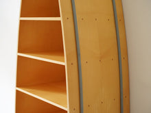 画像をギャラリービューアに読み込む, Louise Campbell (ルイーズ・キャンベル)のカップボード 食器棚に巻かれたゴムバンド