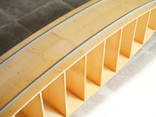 画像をギャラリービューアに読み込む, Louise Campbell (ルイーズ・キャンベル)のカップボード 食器棚の木目とゴムバンド