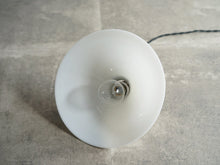 画像をギャラリービューアに読み込む, デンマークデザインのペンダントライト ガラスと真鍮のライト シーリングライト 北欧ビンテージ 吊り下げライト シェード内部