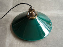 画像をギャラリービューアに読み込む, デンマークデザインのペンダントランプ アンティークな吊り下げ照明 シーリングライト オパールガラスの緑のシェード