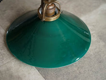 画像をギャラリービューアに読み込む, デンマークデザインのペンダントランプ アンティークな吊り下げ照明 シーリングライト オパールガラスのシェード