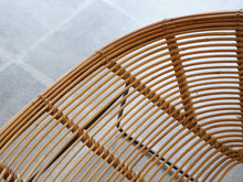 画像をギャラリービューアに読み込む, ヴィンテージのラタンチェア(籐)の座面アップ