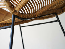画像をギャラリービューアに読み込む, ヴィンテージのラタンチェア(籐)の金属のフレーム