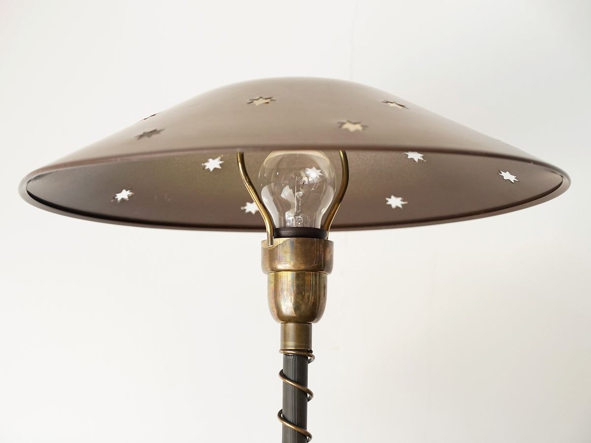 星の型抜きシェードのテーブルランプ 真鍮製ビンテージライト 1930 