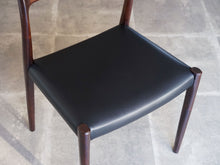 画像をギャラリービューアに読み込む, Niels O. Møller Model 77 JLモラーのローズウッドと黒革のダイニングチェア77の座面レザー張り