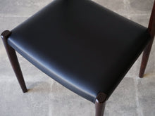 画像をギャラリービューアに読み込む, Niels O. Møller Model 77 JLモラーのローズウッドと黒革のダイニングチェア77の座面レザー張り