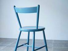 画像をギャラリービューアに読み込む, Børge Mogensen(ボーエ・モーエンセン)のFDB用青いダイニングチェアの後ろ姿