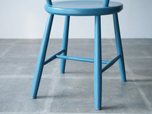 画像をギャラリービューアに読み込む, Børge Mogensen(ボーエ・モーエンセン)のFDB用青いダイニングチェアの後ろ脚