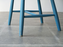 画像をギャラリービューアに読み込む, Børge Mogensen(ボーエ・モーエンセン)のFDB用青いダイニングチェアの足先
