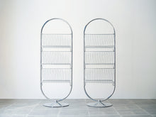 画像をギャラリービューアに読み込む, Verner Panton(ヴェルナー・パントン)のM0132ディスプレイスタンド本棚を2台並べた