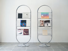 画像をギャラリービューアに読み込む, Verner Panton(ヴェルナー・パントン)のM0132ディスプレイスタンド本棚を2台並べた