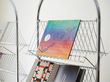 画像をギャラリービューアに読み込む, Verner Panton(ヴェルナー・パントン)のM0132ディスプレイスタンド本棚と本