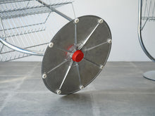 画像をギャラリービューアに読み込む, Verner Panton(ヴェルナー・パントン)のM0132ディスプレイスタンド本棚の裏面