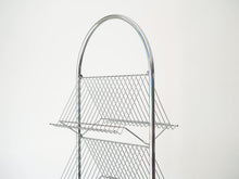 画像をギャラリービューアに読み込む, Verner Panton(ヴェルナー・パントン)のM0132ディスプレイスタンド本棚の上部