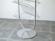 画像をギャラリービューアに読み込む, Verner Panton(ヴェルナー・パントン)のM0132ディスプレイスタンド本棚の下部