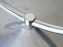 画像をギャラリービューアに読み込む, Verner Panton(ヴェルナー・パントン)のM0132ディスプレイスタンド本棚の土台にあるヴェルナーパントンの刻印