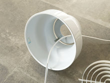 画像をギャラリービューアに読み込む, Anders Pehrson ペンダントライトの内部を通るコード