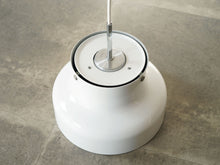画像をギャラリービューアに読み込む, Anders Pehrson ペンダントライト 北欧 白 上から見た様子