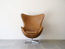 画像をギャラリービューアに読み込む, Arne Jacobsen Egg Chair アルネヤコブセンのエッグチェアの正面