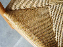 画像をギャラリービューアに読み込む, Børge Mogensen モーエンセン チェアJ39 オーク 椅子の座面のペーパーコードのアップ