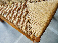 画像をギャラリービューアに読み込む, Børge Mogensen モーエンセン チェアJ39 オーク 椅子の座面のペーパーコードのアップ