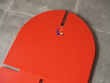 画像をギャラリービューアに読み込む, Torben Skov chair 北欧デザインのデザイナーズチェアの赤い背もたれ