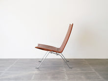 画像をギャラリービューアに読み込む, Poul Kjærholm PK22 EKC製 ポールケアホルムのイージーチェアの側面