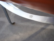 画像をギャラリービューアに読み込む, Poul Kjærholm PK22 EKC製 ポールケアホルムのイージーチェアのスチールのフレームにEKCの刻印