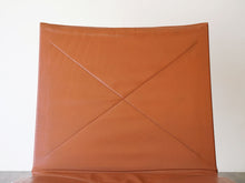 画像をギャラリービューアに読み込む, Poul Kjærholm PK22 EKC製 ポールケアホルムのイージーチェアの背もたれ レザータイプ ブラウン