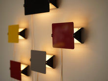 画像をギャラリービューアに読み込む, Charlotte Perriand(シャルロット・ペリアン)のウォールランプCP-1の点灯イメージ