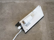 画像をギャラリービューアに読み込む, Charlotte Perriand(シャルロット・ペリアン)のウォールランプCP-1内部と側面のスイッチ