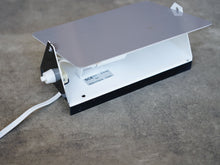 画像をギャラリービューアに読み込む, Charlotte Perriand(シャルロット・ペリアン)CP-1ウォールランプは金属の板で光源を覆う