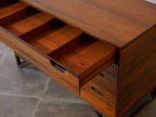 画像をギャラリービューアに読み込む, Svend Langkilde Chest スヴェンドランキレのチェスト ローズウッドの引き出しの内部