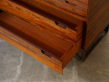 画像をギャラリービューアに読み込む, Svend Langkilde Chest スヴェンドランキレのチェスト ローズウッドの引き出しの内部 縁も美しい木目