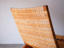 画像をギャラリービューアに読み込む, ハンスJウェグナーのJH512チェア背もたれの後ろ