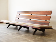 画像をギャラリービューアに読み込む, Georg Thamsのソファ右から