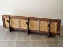 画像をギャラリービューアに読み込む, Georg Thamsのソファ裏側