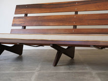 画像をギャラリービューアに読み込む, Georg Thamsのソファの脚