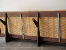 画像をギャラリービューアに読み込む, Georg Thamsのソファの裏側のスプリング