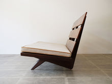 画像をギャラリービューアに読み込む, Georg Thamsのソファ真横