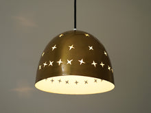 画像をギャラリービューアに読み込む, Orla Høyer(オーラ・ホイヤー)北欧ペンダントランプの点灯した様子