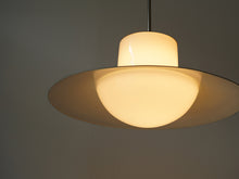 画像をギャラリービューアに読み込む, Paavo Tynell(パーヴォ・ティネル)ペンラントランプ モデル1673の点灯した様子