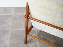 画像をギャラリービューアに読み込む, モーエンセンのムートンソファの右後方