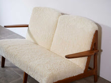 画像をギャラリービューアに読み込む, モーエンセンのムートンソファ