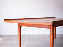 画像をギャラリービューアに読み込む, フィン・ユールのテーブルの淵