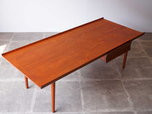 画像をギャラリービューアに読み込む, フィン・ユールのテーブル