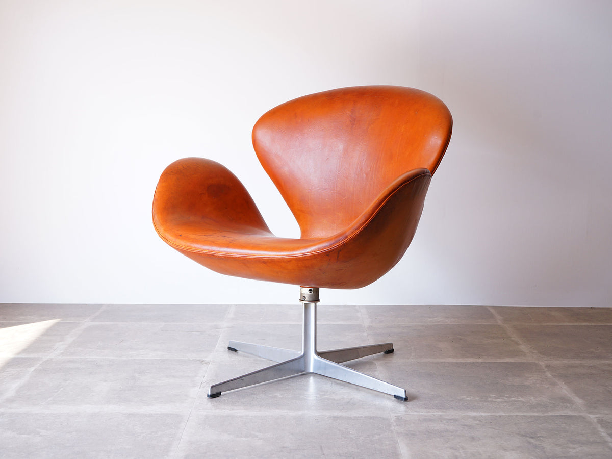 Arne Jacobsen（アルネ・ヤコブセン）Model 3320 スワンチェア ｜ 北欧