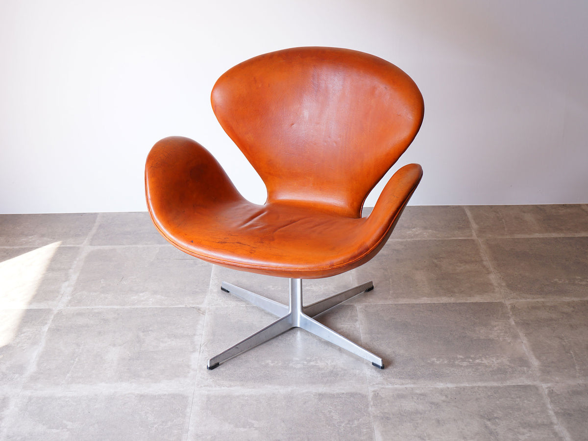 Arne Jacobsen（アルネ・ヤコブセン）Model 3320 スワンチェア ｜ 北欧